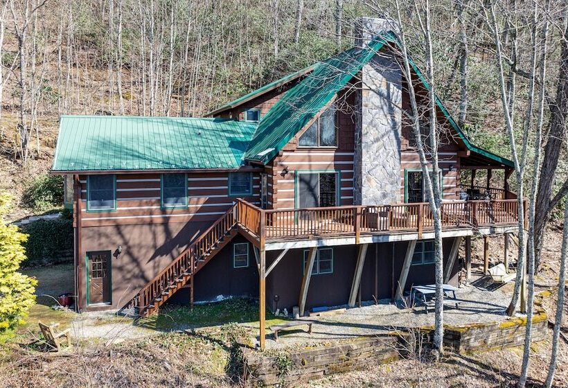 Spacious Maggie Valley Cabin W/ Waterfall On Site!