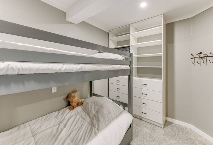 Spacious Maggie Valley Cabin W/ Waterfall On Site!