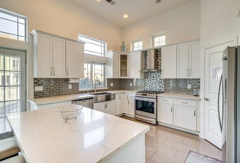 Sparks Home W/ Lake Access, 5 Mi To Downtown Reno!