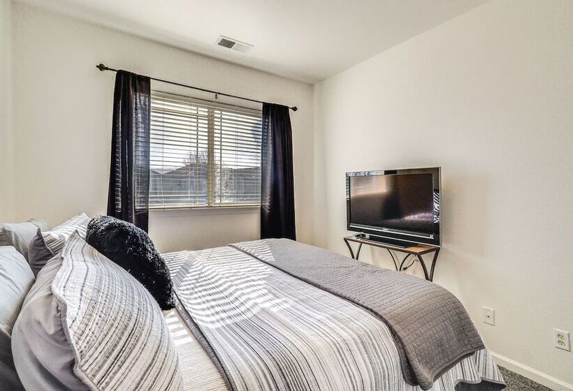 Sparks Home W/ Lake Access, 5 Mi To Downtown Reno!