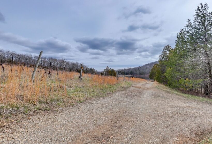 Ste Genevieve Home On 17 Acres, Near Wineries!