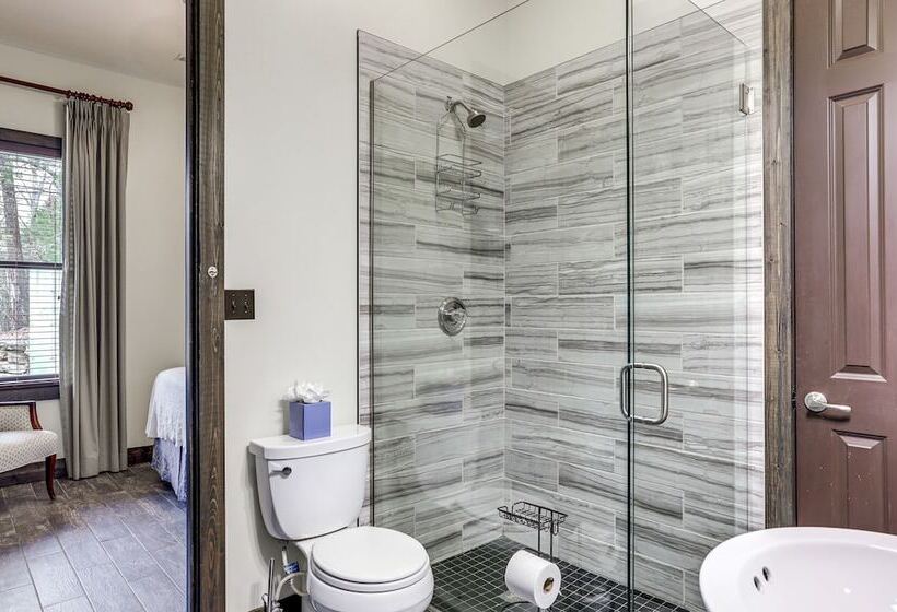 Ste Genevieve Home On 17 Acres, Near Wineries!