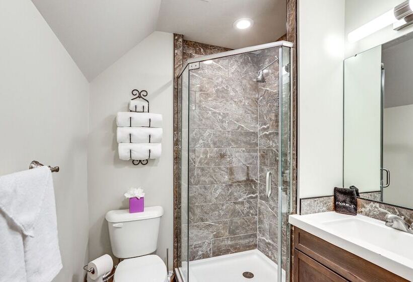 Ste Genevieve Home On 17 Acres, Near Wineries!