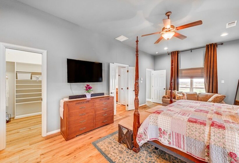 Farm Retreat W/ Furnished Patio: 12 Mi To Mckinney
