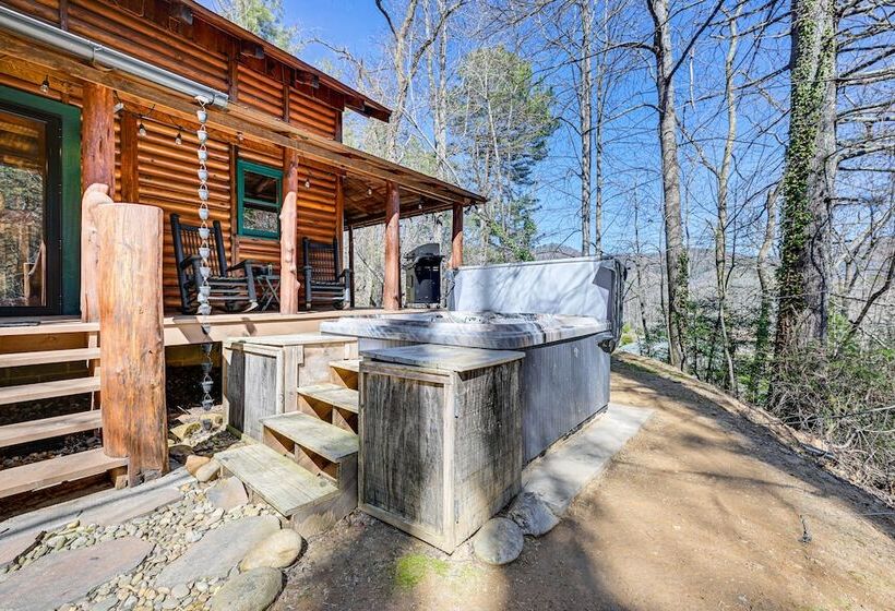 Stunning Georgia Cabin W/ Private Hot Tub & Views