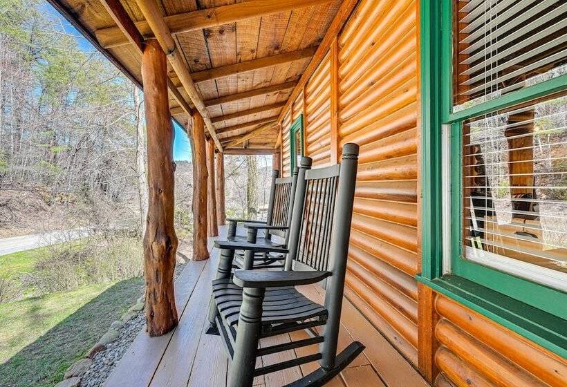 Stunning Georgia Cabin W/ Private Hot Tub & Views