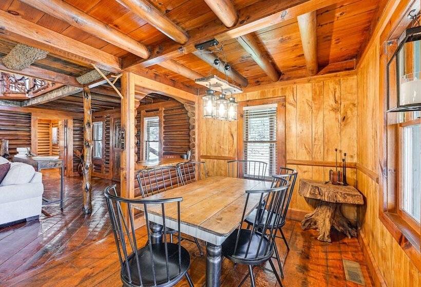 Stunning Georgia Cabin W/ Private Hot Tub & Views