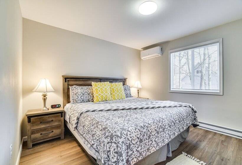 Stylish Tobyhanna Home W/ Fire Pit + Lake Access!