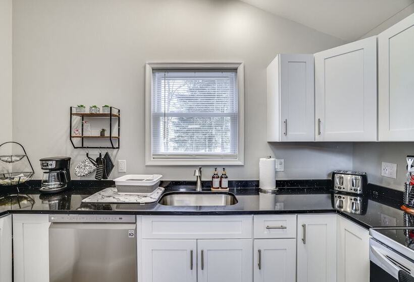 Stylish Tobyhanna Home W/ Fire Pit + Lake Access!