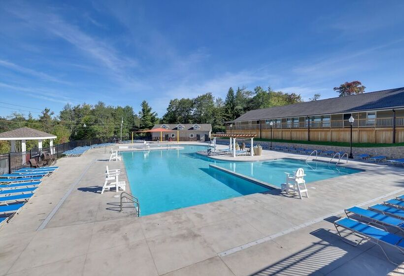 Stylish Tobyhanna Home W/ Fire Pit + Lake Access!