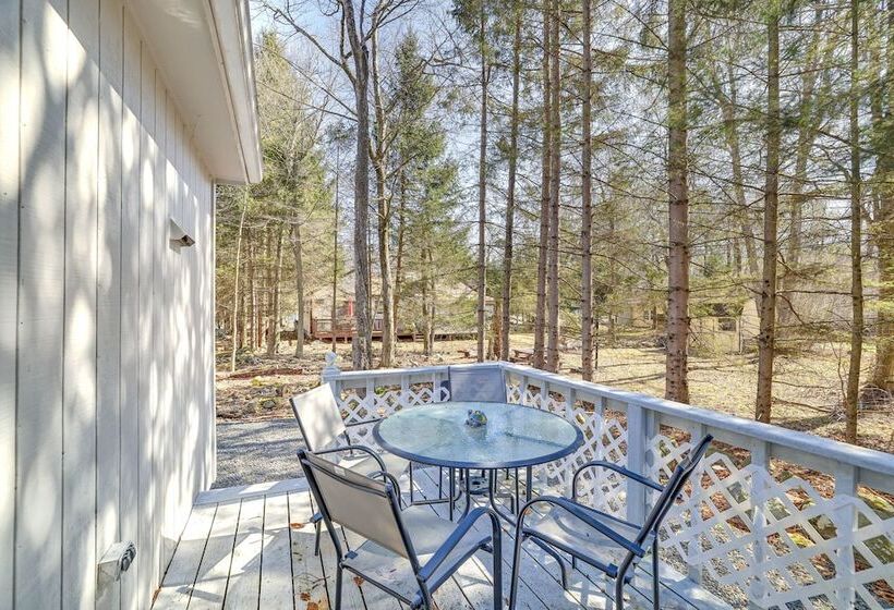 Stylish Tobyhanna Home W/ Fire Pit + Lake Access!