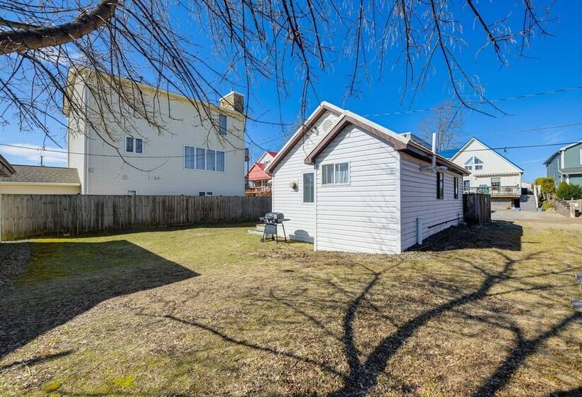 Sunset Bay Cottage W/ Fire Pit: Walk To Beach!