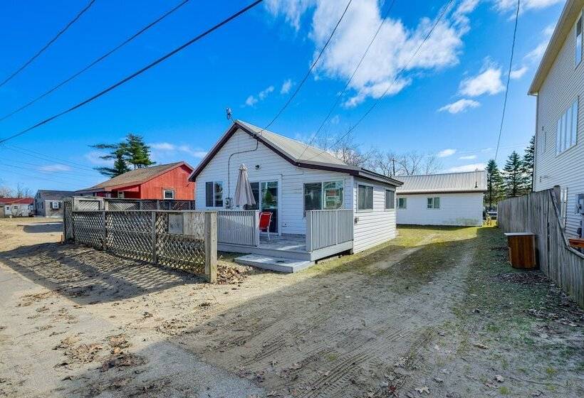 Sunset Bay Cottage W/ Fire Pit: Walk To Beach!