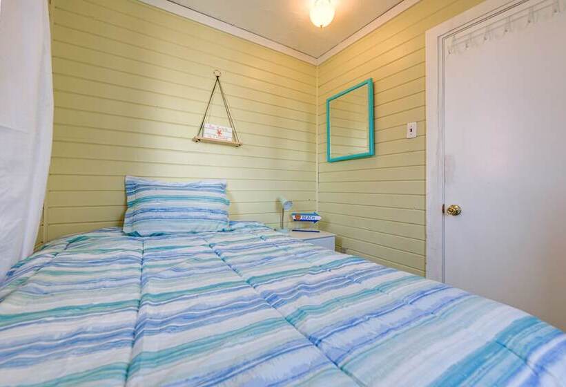 Sunset Bay Cottage W/ Fire Pit: Walk To Beach!