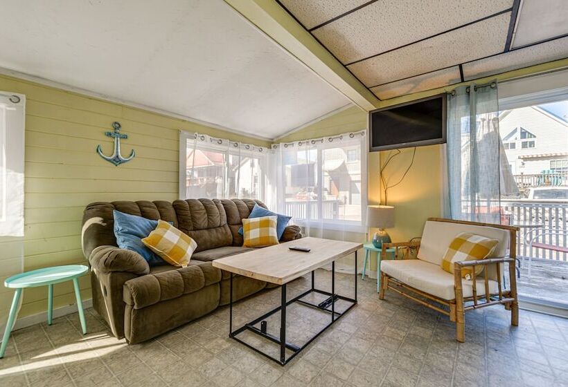 Sunset Bay Cottage W/ Fire Pit: Walk To Beach!