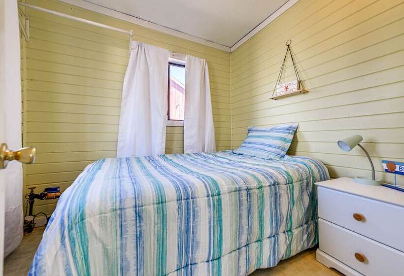 Sunset Bay Cottage W/ Fire Pit: Walk To Beach!