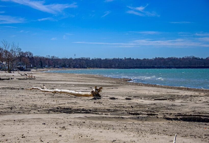 Sunset Bay Cottage: Walk To Lake Erie & Beach!