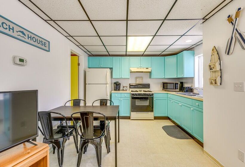 Sunset Bay Cottage: Walk To Lake Erie & Beach!