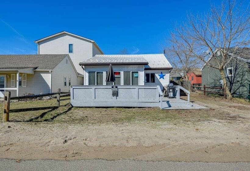Sunset Bay Cottage: Walk To Lake Erie & Beach!