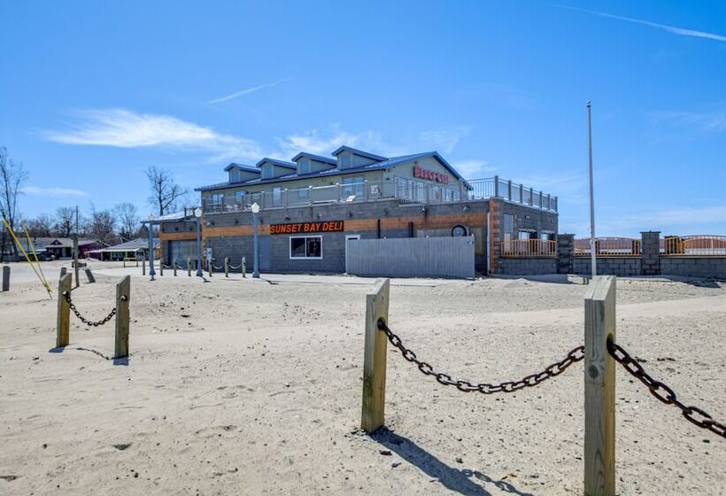 Sunset Bay Cottage: Walk To Lake Erie & Beach!