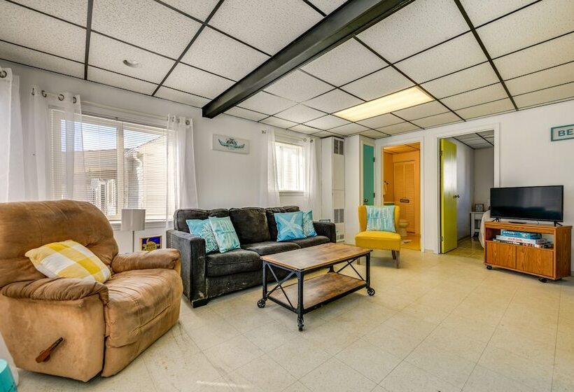 Sunset Bay Cottage: Walk To Lake Erie & Beach!