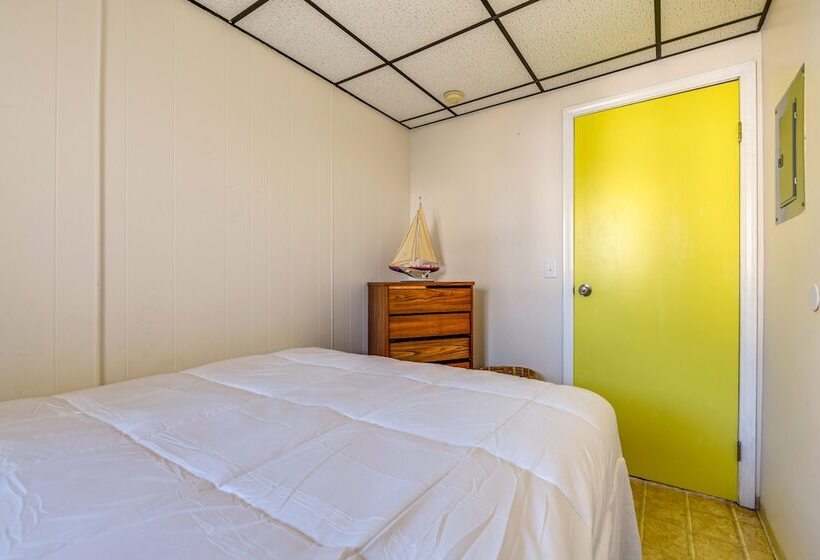 Sunset Bay Cottage: Walk To Lake Erie & Beach!