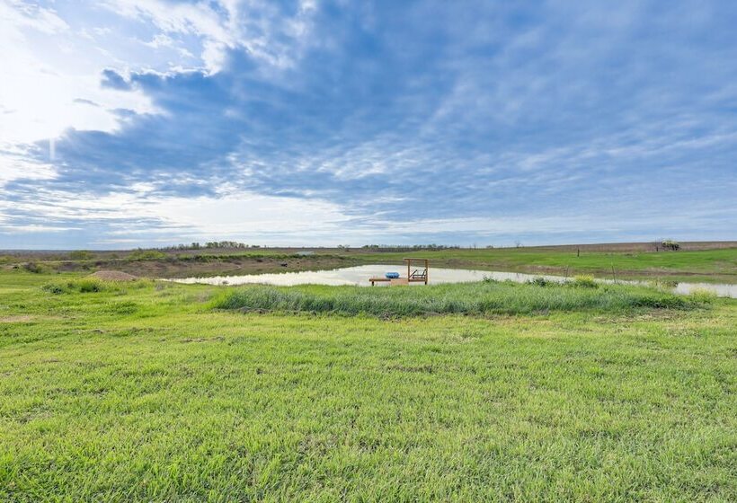 14 Acres W/ Pond Access: Farmhouse In Temple!