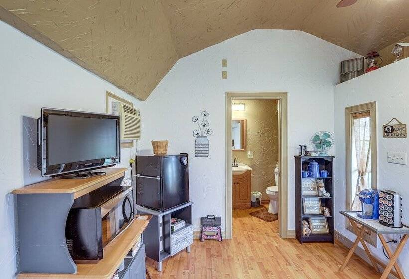 14 Acres W/ Pond Access: Farmhouse In Temple!