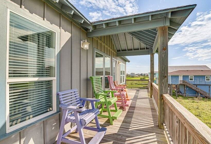 Texas Gulf Coast Home: Walk To Bolivar Beach!