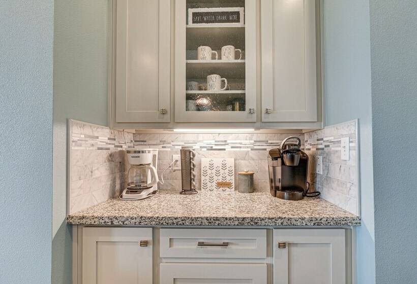 Texas Gulf Coast Home: Walk To Bolivar Beach!