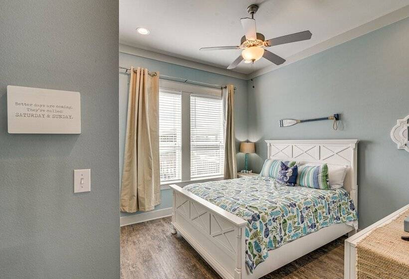 Texas Gulf Coast Home: Walk To Bolivar Beach!