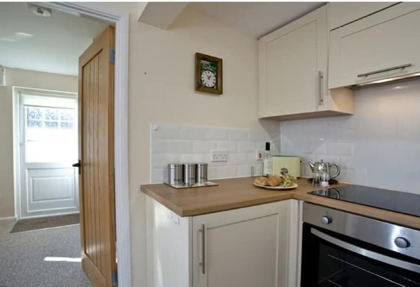 Thatched Cottage Annex In Stokeinteignhead