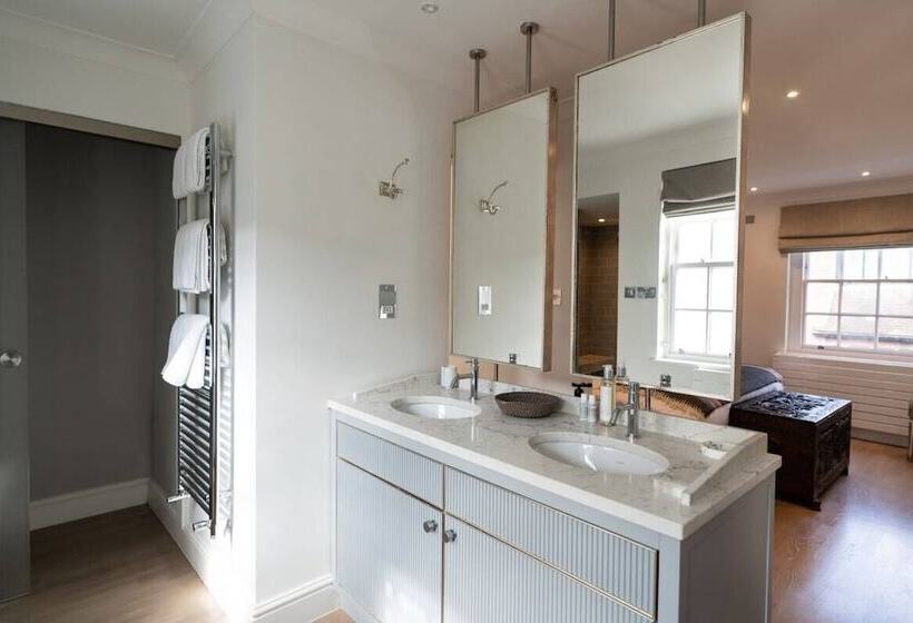 The Chelsea Place Lovely 4bdr House With Terrace