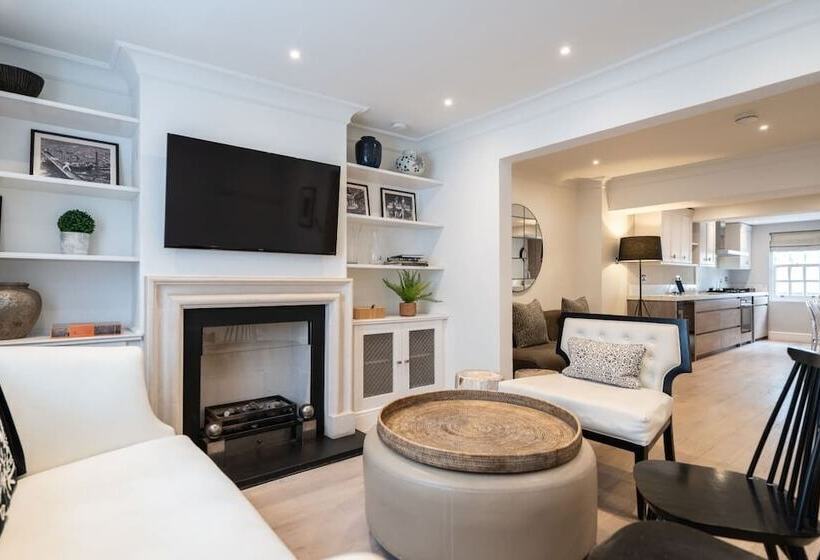 The Chelsea Place Lovely 4bdr House With Terrace