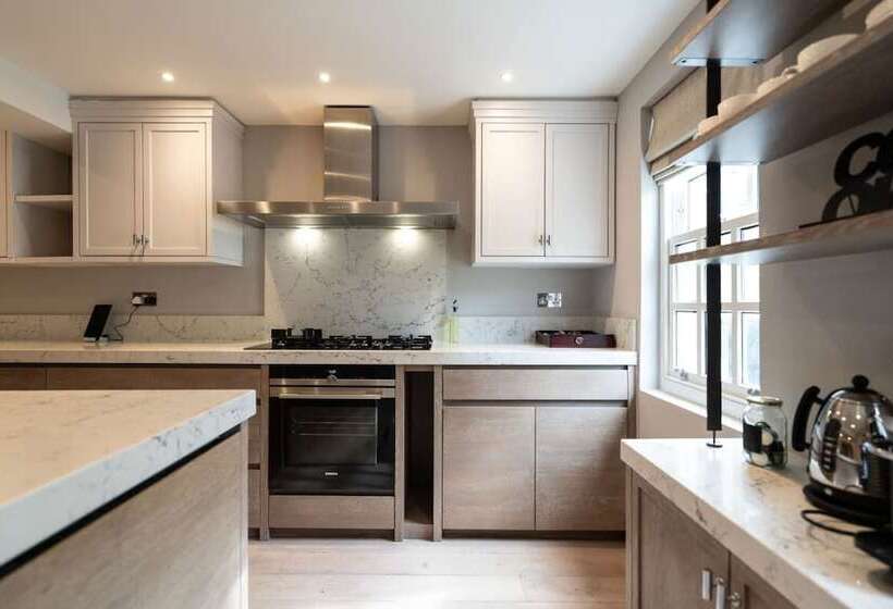 The Chelsea Place Lovely 4bdr House With Terrace