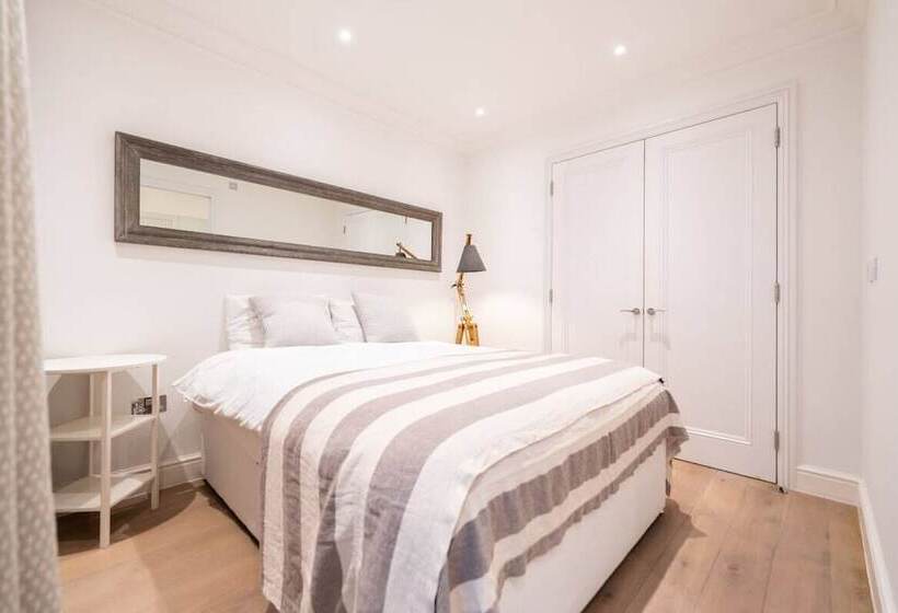 The Chelsea Place Lovely 4bdr House With Terrace