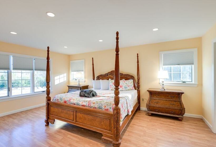 Mount Desert Escape: 4 Mi To Acadia National Park