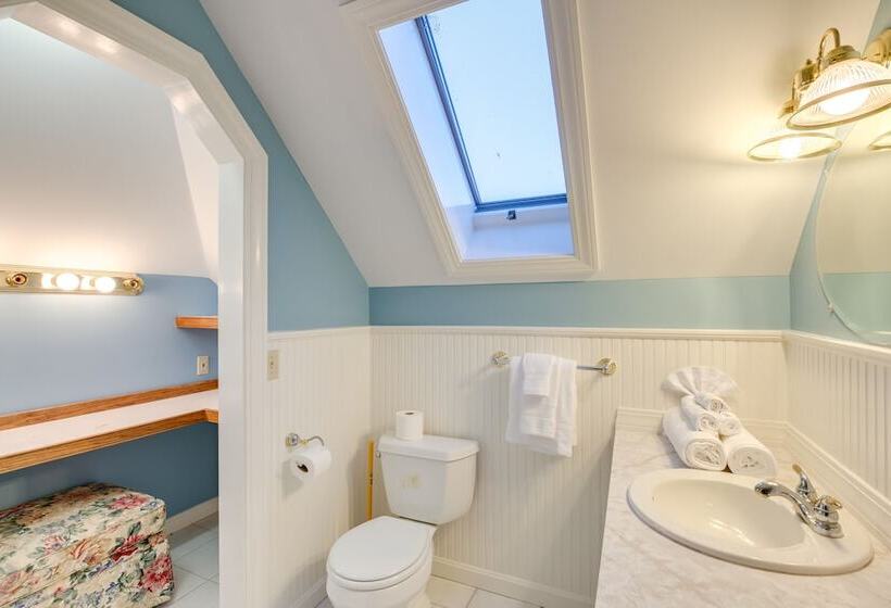 Mount Desert Escape: 4 Mi To Acadia National Park