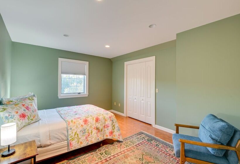 Mount Desert Escape: 4 Mi To Acadia National Park