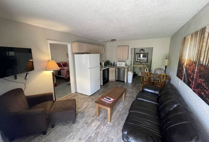 Trails Inn Quadna Mountain Motel & Rv Park