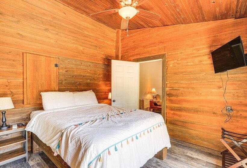 Tranquil Suite W/ Porch < 2 Mi To Cedar Lakes!