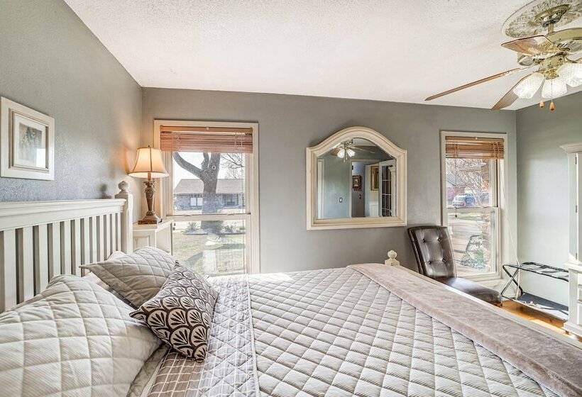 Tulsa Home W/ Outdoor Patio & Grill!