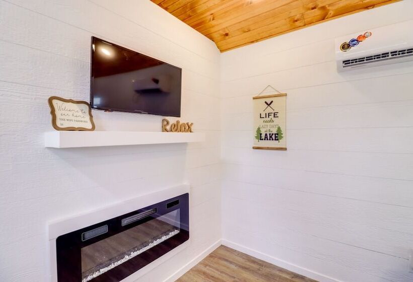 Steps To Greers Ferry Lake: Tumbling Shoals Cabin!