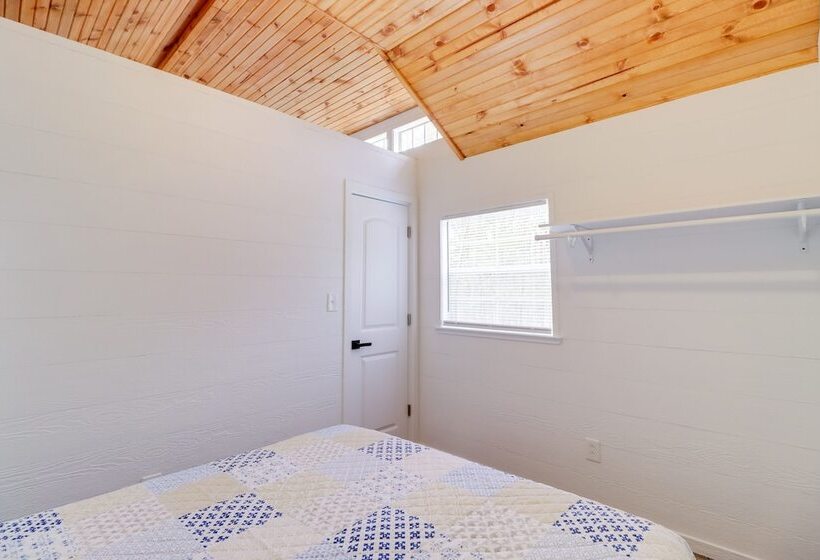 Steps To Greers Ferry Lake: Tumbling Shoals Cabin!