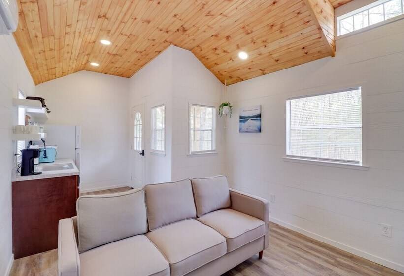 Steps To Greers Ferry Lake: Tumbling Shoals Cabin!