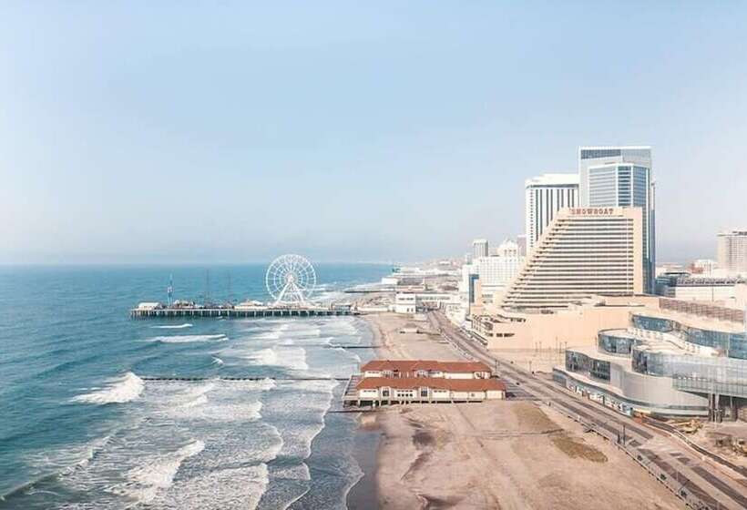 Two Adjacent Cozysuites On The Boardwalk