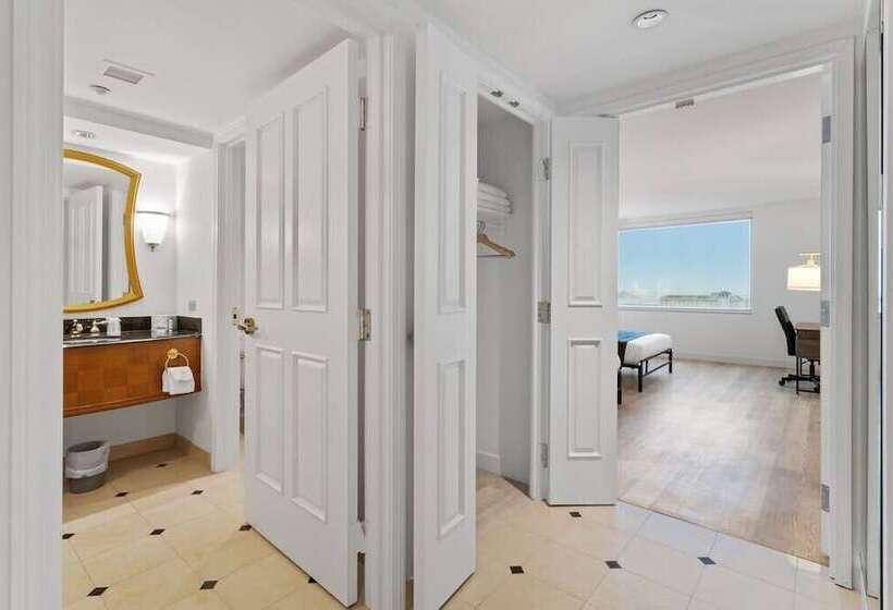 Two Separate Spacious Cozysuites On The Boardwalk