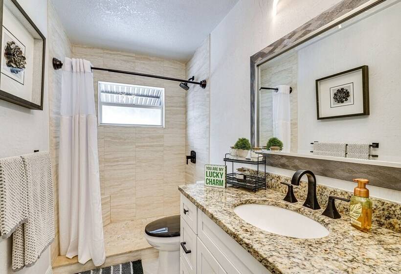 Updated Punta Gorda Home ~ 1 Mi To Laishley Park!