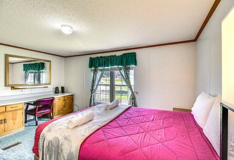 Valley View Lodge  Rural Home In Bridgeport!