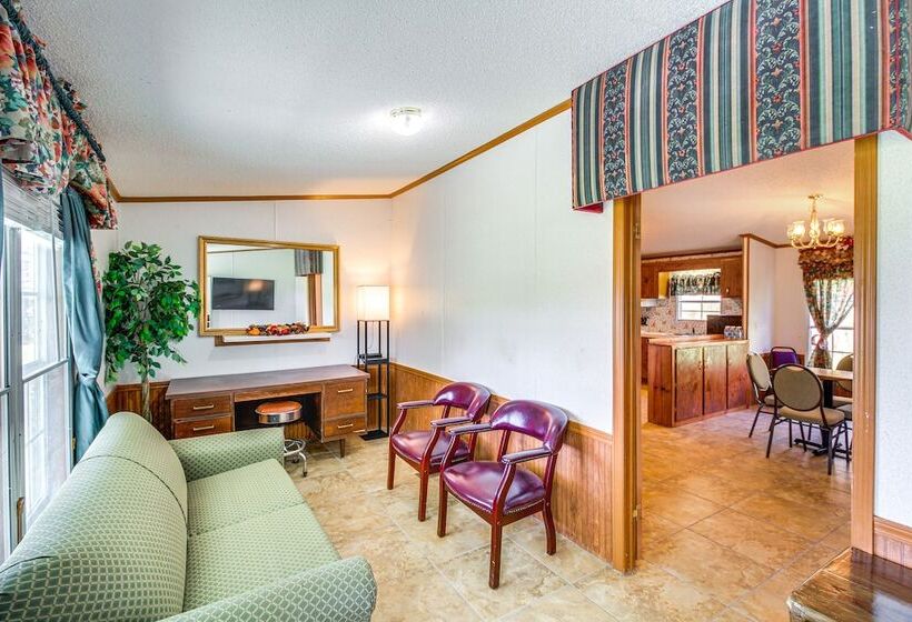 Valley View Lodge  Rural Home In Bridgeport!